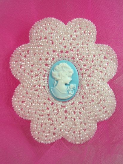 0192  White Pearl Victorian Cameo Beaded Appliques 3.75"