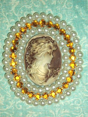 0283  Ivory  Beige Gold Rhinestone Victorian Cameo Beaded Applique 2.5"-gold,beige,ivory,cameo,applique,beaded,beaded applique,victorian,brooch,rhinestone,applique