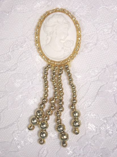 0340 Gold / Ivory Victorian Cameo Dangle Beaded Applique 3.25"