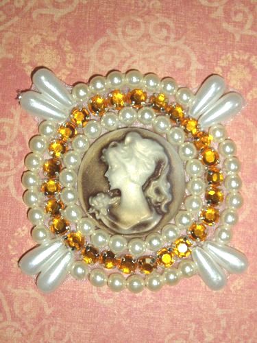 0385  Ivory Beige Gold Rhinestone Cameo Beaded Applique 2.25"