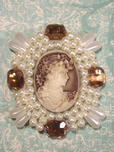 0386  Ivory Beige Jewel Pearl Cameo Beaded Applique 2.75"
