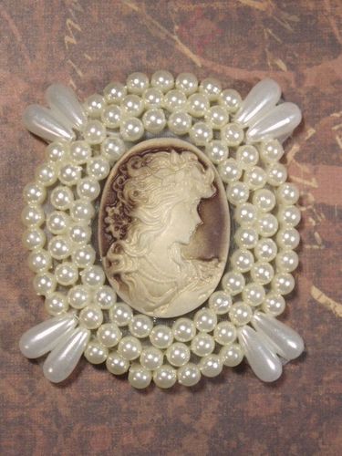 0387  Ivory  Beige Victorian Cameo Beaded Applique 2.75"