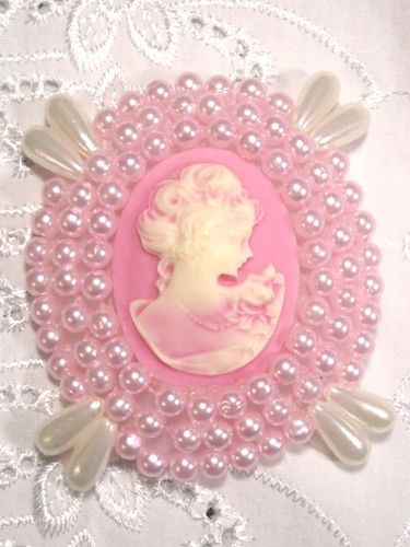 0387 Pink Victorian Cameo Beaded Applique 2.75"
