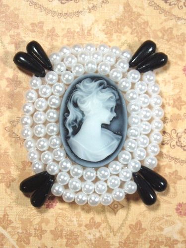 0387 White & Black Victorian Cameo Beaded Applique  2.75"