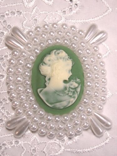 0387  White & Green Victorian Cameo Beaded Applique 2.75"