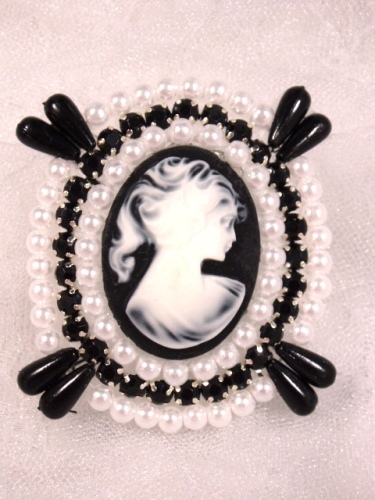 0388  White Black Cameo Beaded Applique 2.75"