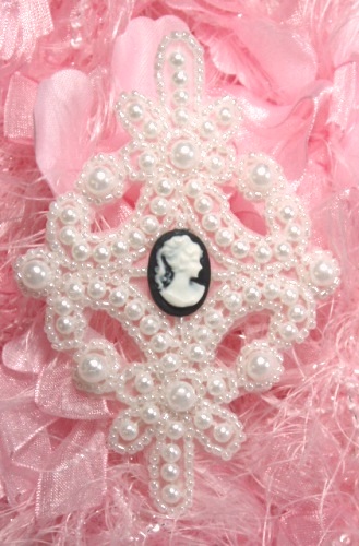 0404  White Cameo Pearl Beaded Applique 4"