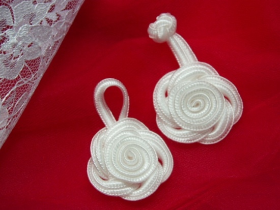 0250  White Frog Button Closure 3.75"