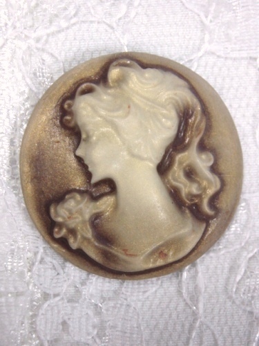 CB30  Beige Victorian Cameo Bead 1.25"
