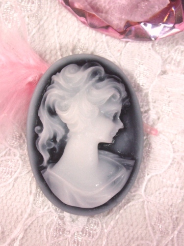 CB5  Black White Victorian Cameo Bead 1 3/8"