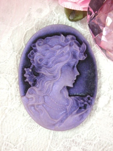 CB8  Puple Black Victorian Cameo Bead 1.5"