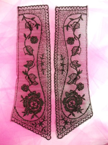 L33   Black Venise Lace Collar Pair Appliques 10"