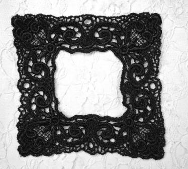 L7D  Black Venise Lace Frame Applique 4"