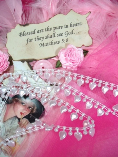 E2573  White Faux Pearl Heart Craft Trim 1/2"