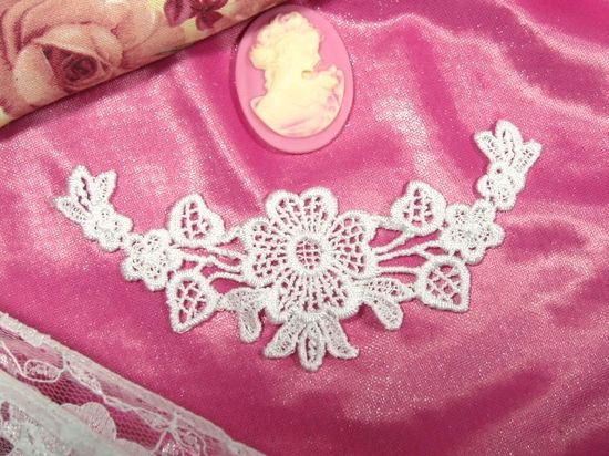 L23 Ivory Venice Lace Yoke Collar Applique 5"