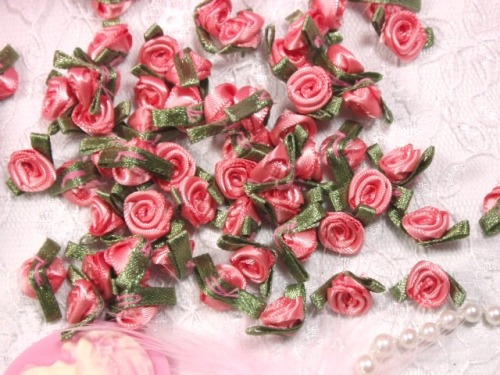 L7K  Set of (20) Rose Green Ribbon Rose Appliques