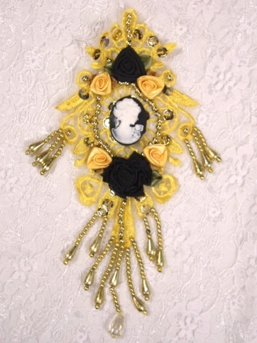 VG31  Gold Black Venise Lace Cameo Applique 7.5"