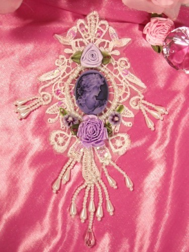 VG36  White Lavender Venise Lace Cameo Applique 7.5"