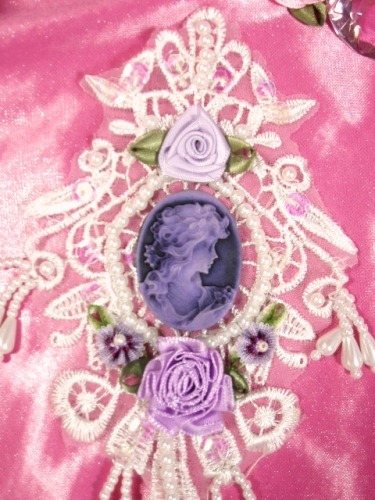 VG36  White Lavender Venise Lace Cameo Applique 7.5"