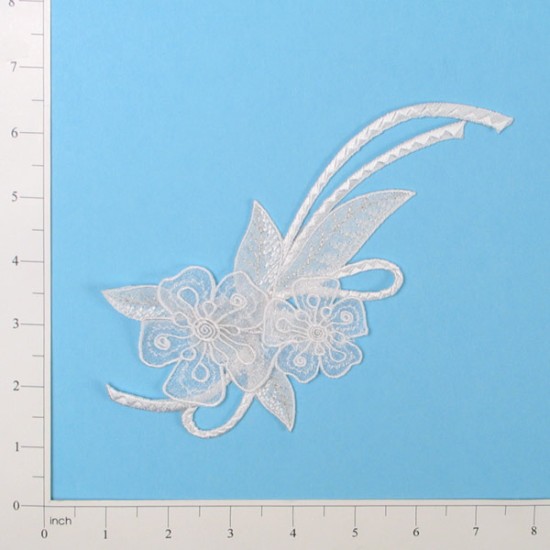 E644  White Floral Motif Iron On Applique 8"