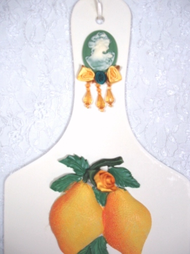 0124C  Yellow Victorian Lemon Key Holder Plaque