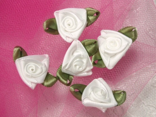L27 Set of 5 White Green Ribbon Rose Appliques
