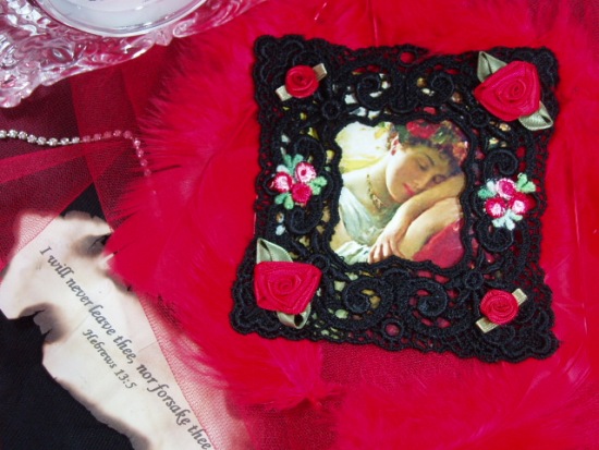 VG24  Black Red Venise Lace Picture Frame Cameo  Applique 4"