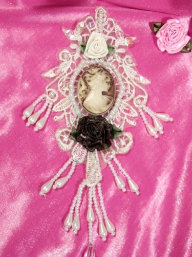 VG29  Ivory Beige Venise Lace Applique 7.5"