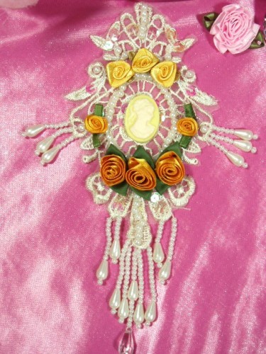 VG30  Ivory Yellow Venise Lace Cameo Applique 7.5"