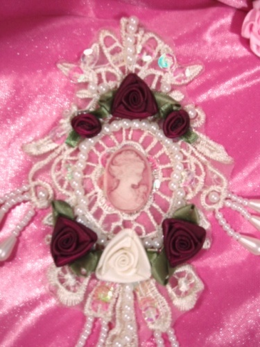 VG38  Ivory  Rose Venise Lace Cameo Applique 7.5"