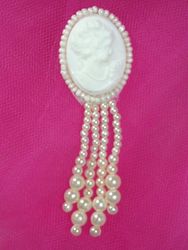 0340  Ivory/ Ivory Victorian Cameo Dangle Beaded Applique 3.25