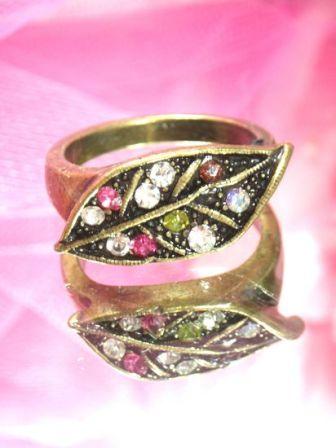 608  Multicolored Antique Gold Vintage Rhinestone Ring sz 9
