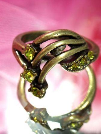 611  Olive Antique Gold Vintage Rhinestone Ring sz 10.25