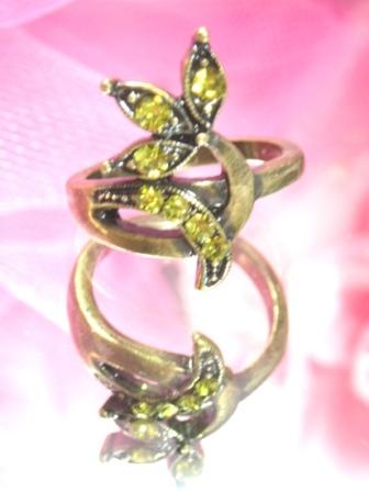 614  Olive Antique Gold Vintage Rhinestone Ring sz 6.5