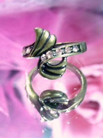 639 Champagne Rhinestone Antique Gold Vintage Ring sz. 6.25