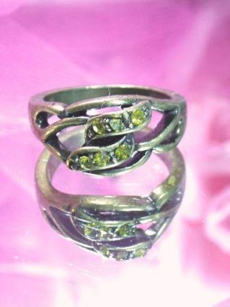 644  Green Rhinestone Antique Gold Vintage Ring sz. 7.75
