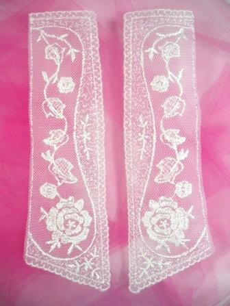 L33   White Venise Lace Collar Pair Appliques 10"