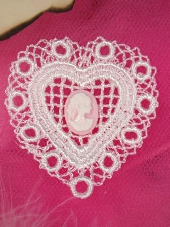 VG2   White Pink Venise Lace Cameo Heart Applique 2"-pink,venise,venice,lace,heart,cameo