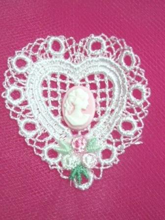 VG8   White Pink Venise Lace Cameo Heart Applique 2"-pink,venise,venice,lace,heart,cameo