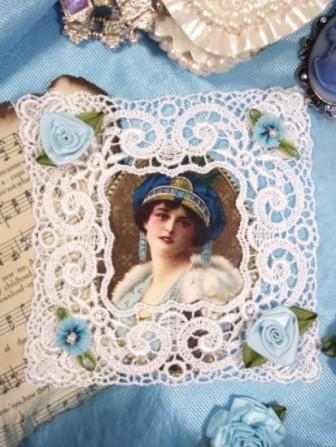 VG20  White Blue Venise Lace Picture Frame Applique 4"