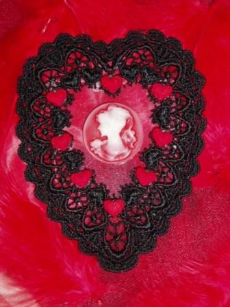 VG23   Black Red Venise Lace Cameo Heart Applique 4.5"-black,red,venise,venice,lace,heart,cameo