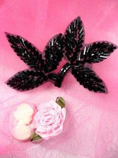 FS566 Black Beaded Leaf Applique 3.5"