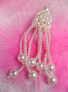 FS6818 Pearl Dangle Beaded Applique 3"
