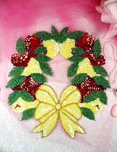 K9286L  Christmas Wreath Beaded Sequin Applique  9"