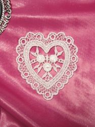 L46 White Venice Victorian Lace Heart Applique