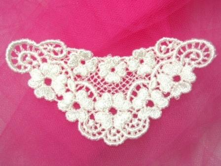 L69  White Venise Lace Applique 4"
