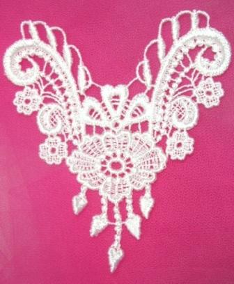 C509730  White Venise Lace Victorian Applique 4"