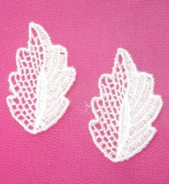 L72  Set of ( 2 ) White Venise Lace Leaf Appliques 1.5"