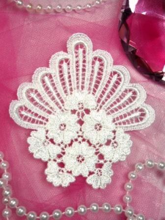 L7B  White Venise Lace Applique 4"