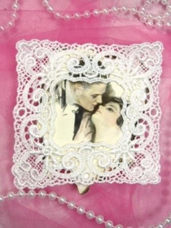 L7D  White Venise Lace Frame Applique 4"
